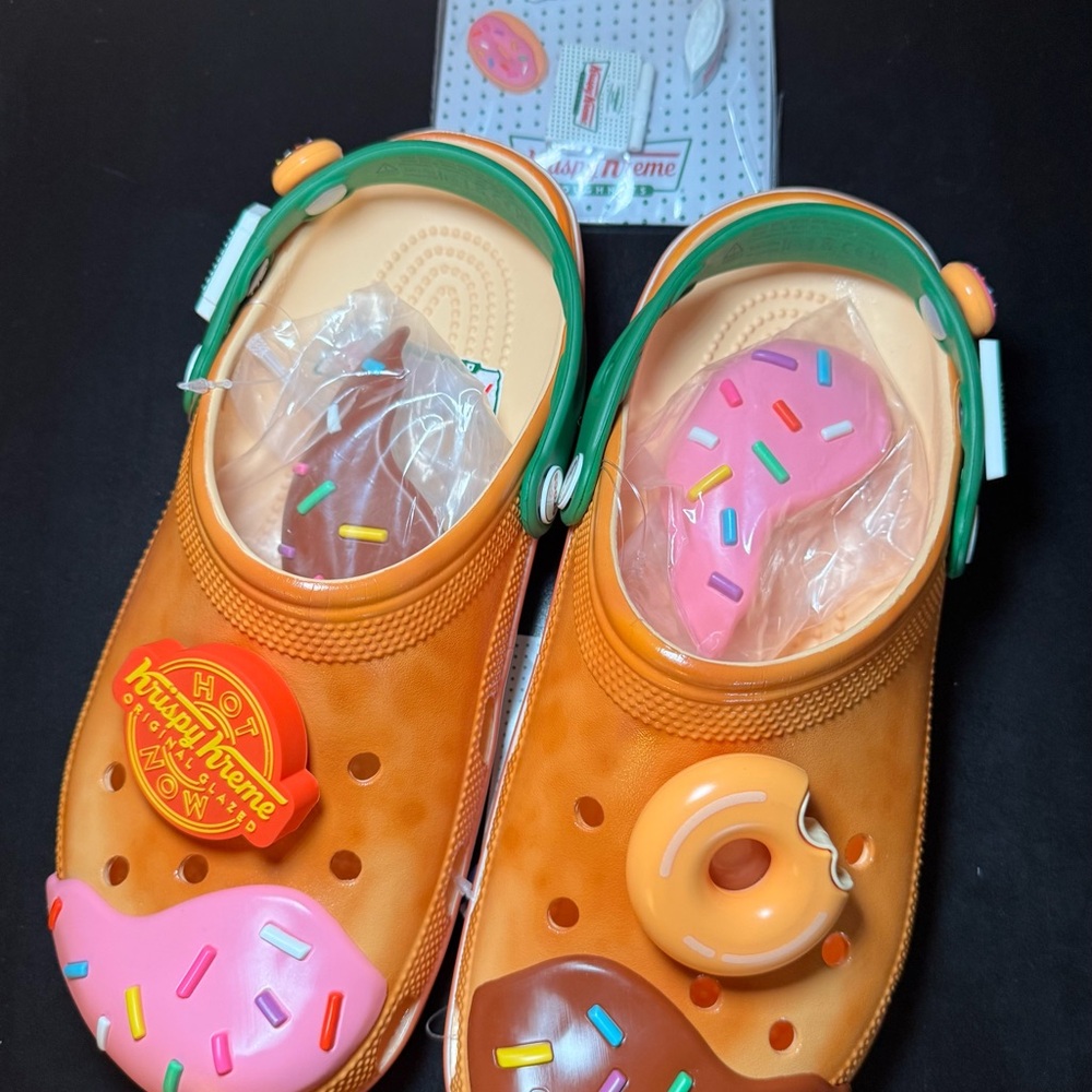 Crocs x Krispy Kreme Classic Clog – Limited Edition - Picture 9 of 16